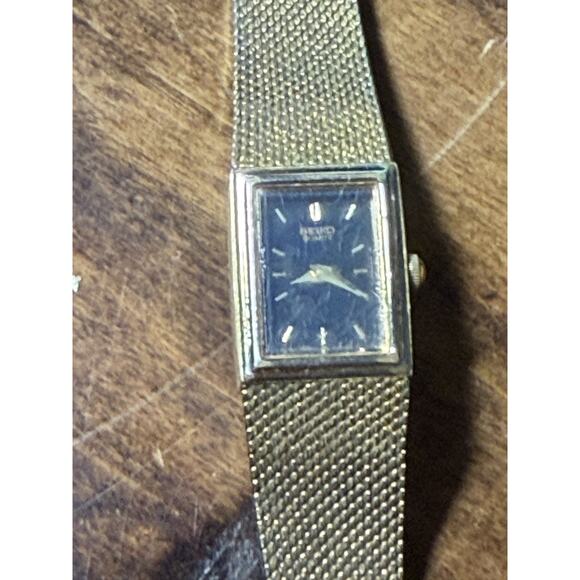 Vintage Seiko Quartz Ladies Watch Gold Tone Rectangle Black Dial Mesh Band